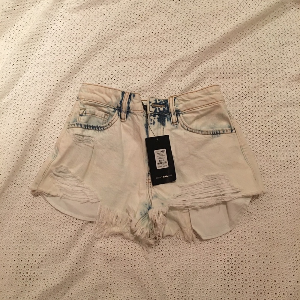 Fashion nova shorts in 0. Fits a 2.